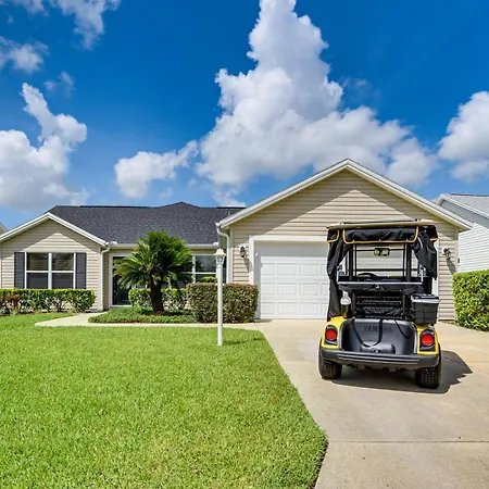 Single-Story Home With Golf Cart In The Villages